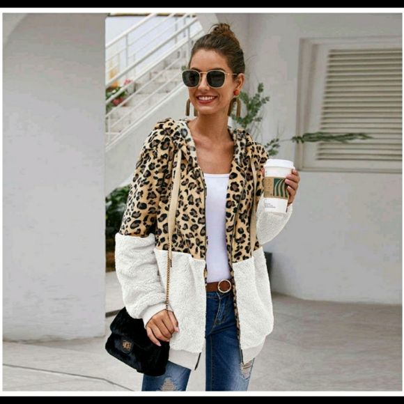🎉HP🎉🤍White Leopard Print Teddy Jacket 🤍 - Picture 2 of 4